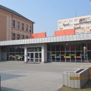 Základní škola Frýdek - Místek, ul. Komenského 402 - propojení obou budov